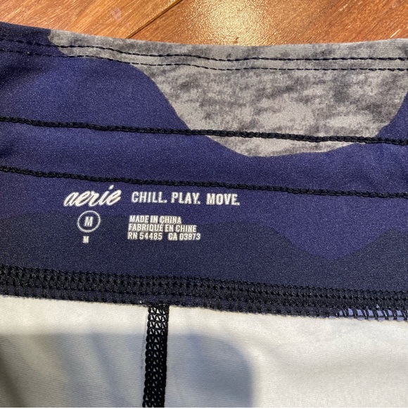 Aerie Women’s Camouflage Crop Leggings Blue Gray Size M - Picture 3 of 5